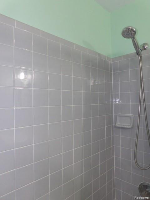 8108 Pardee Road Taylor, MI 48180 - Photo 47 of 58 41G. CERAMIC TILE IN SHOWER AREA ABOVE TUB!