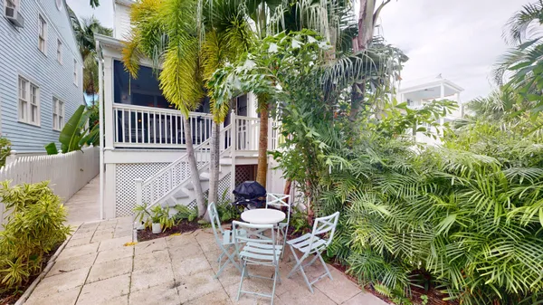 a view of a chair and table in backyard