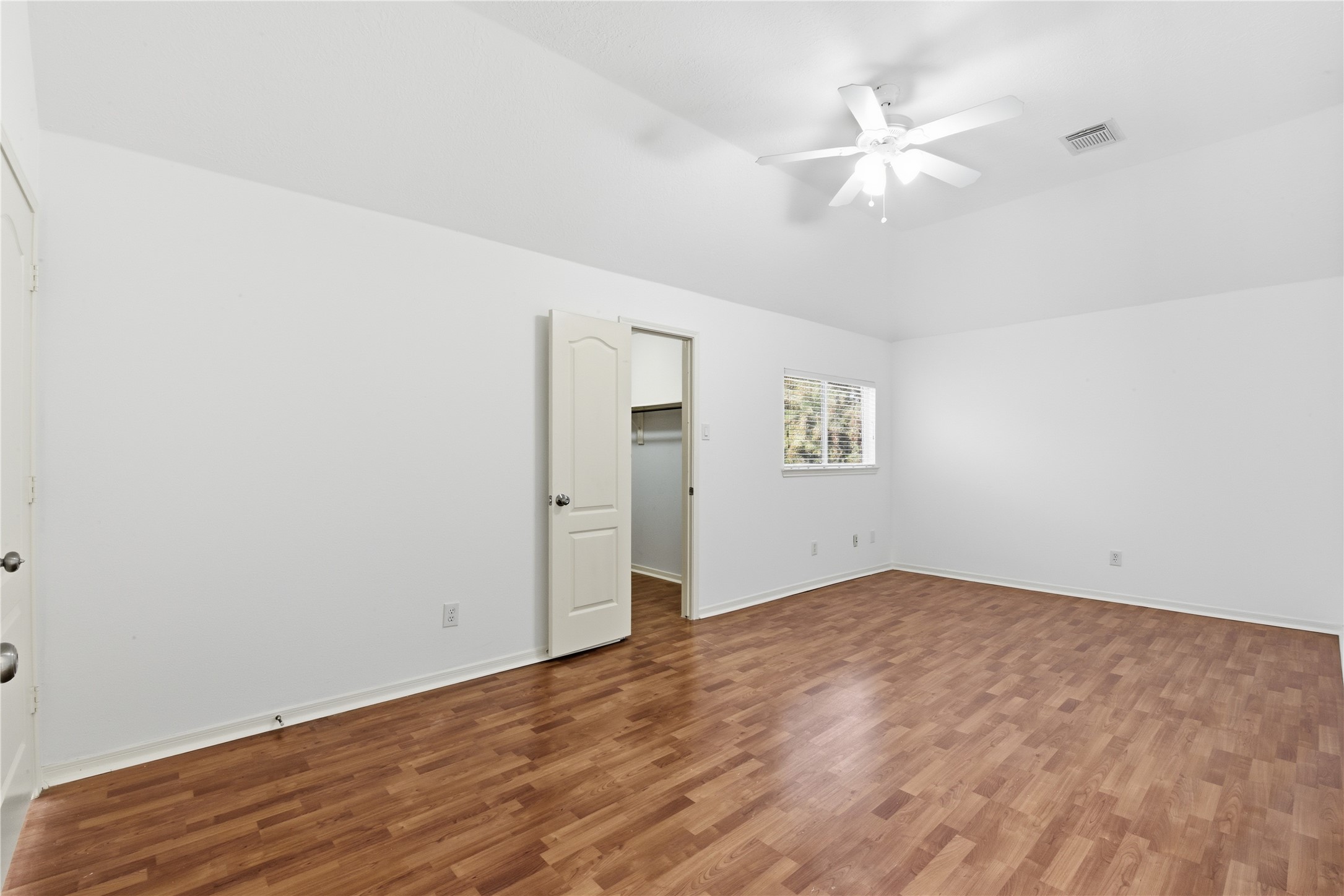 16614 Shorecrest Drive Houston, TX 77095 - Photo 28 of 50 an empty room with a bathroom