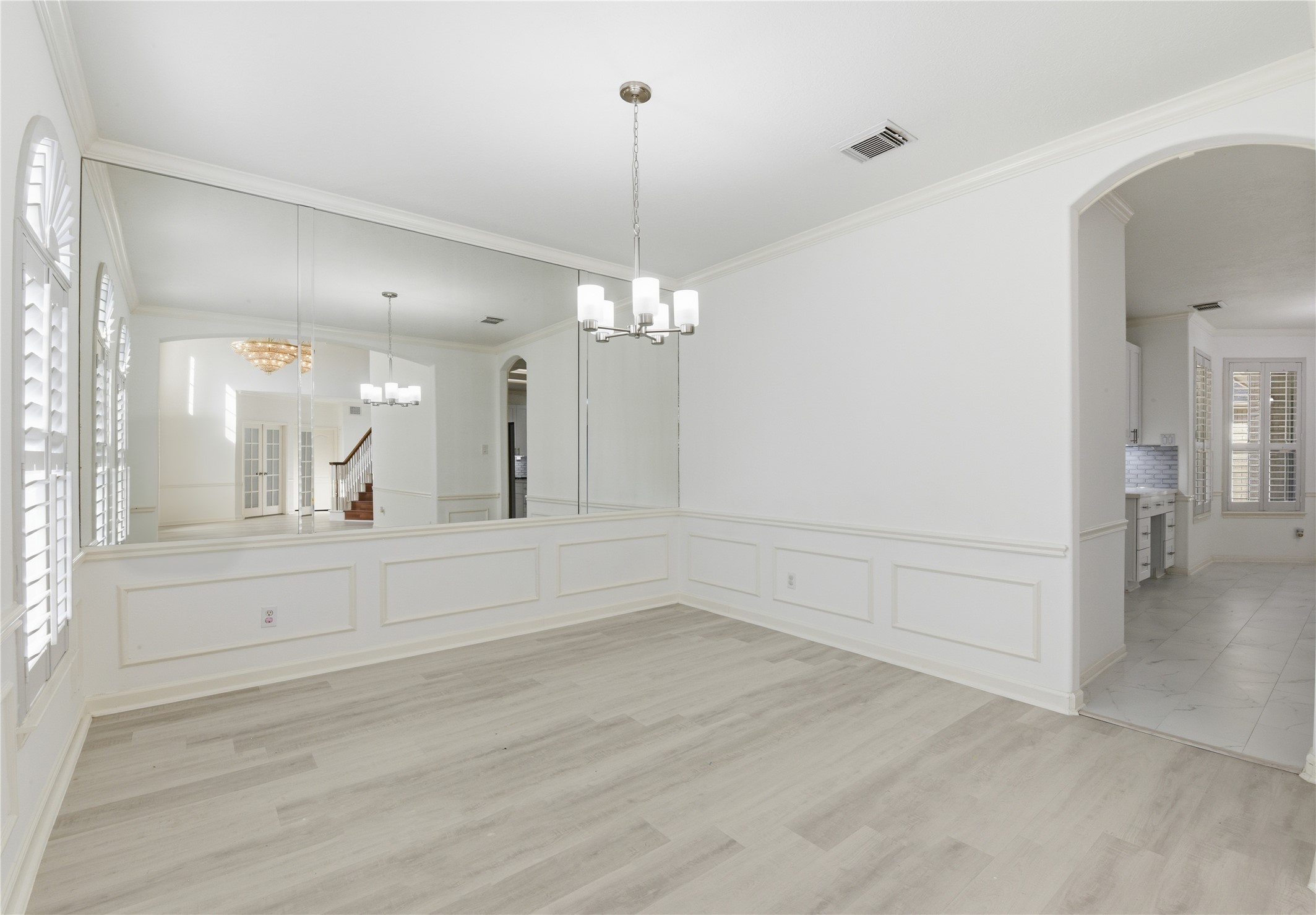 16614 Shorecrest Drive Houston, TX 77095 - Photo 7 of 50 a view of a bathroom with bathtub and shower
