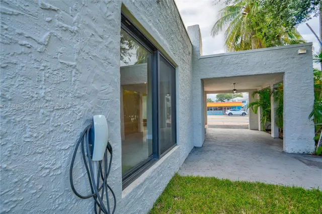 a view of entryway with a front door