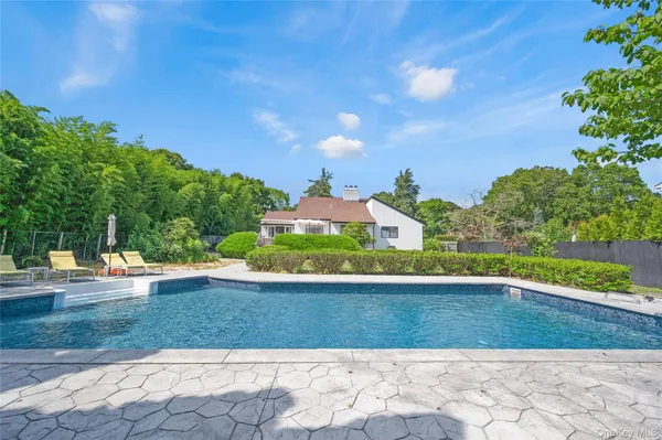 $1,324,900 | 8 School Street, Hampton Bays, NY 11946