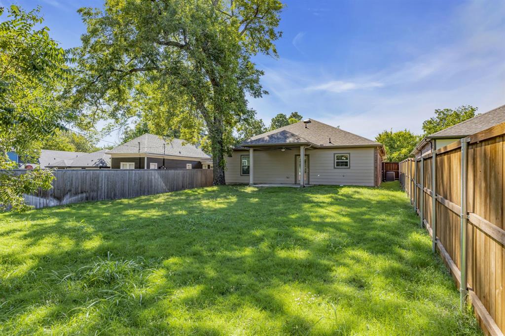 117 West Morton Street Denison, TX 75021 - Photo 28 of 29 View of yard
