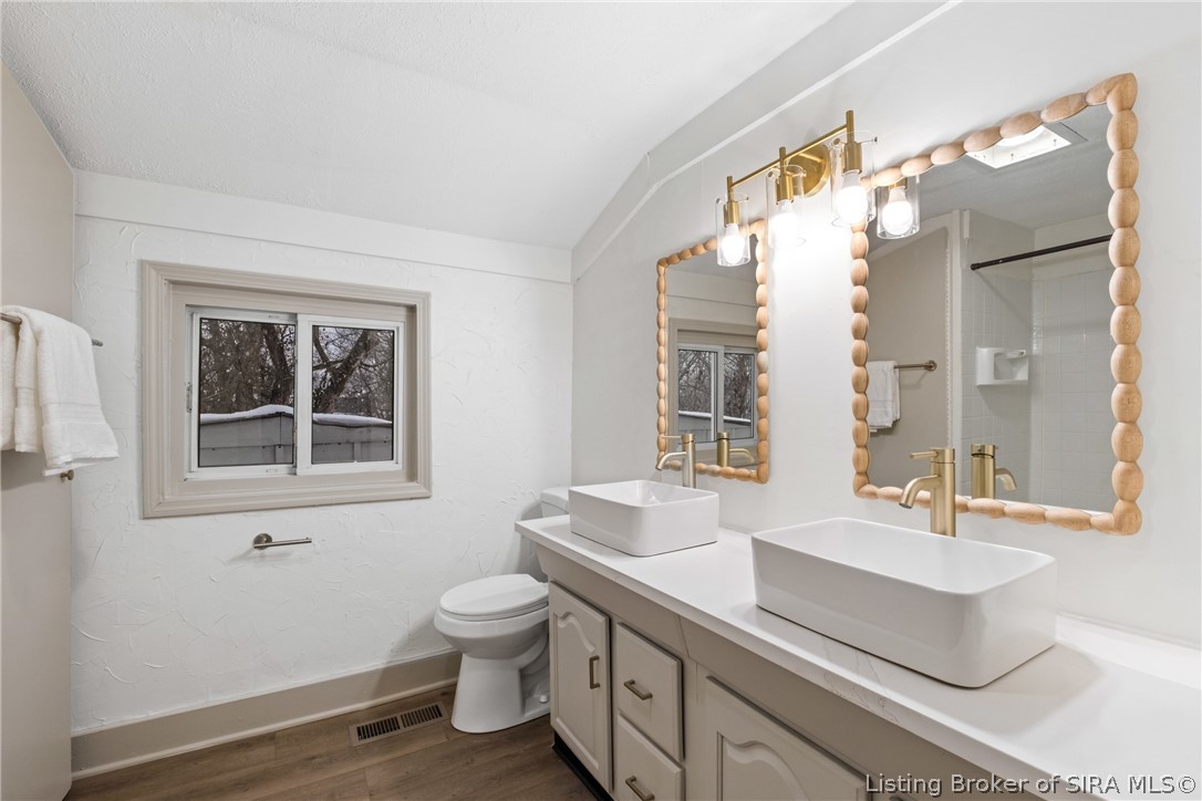 155 Jackson Street New Albany, IN 47150 - Photo 19 of 28 Bathroom