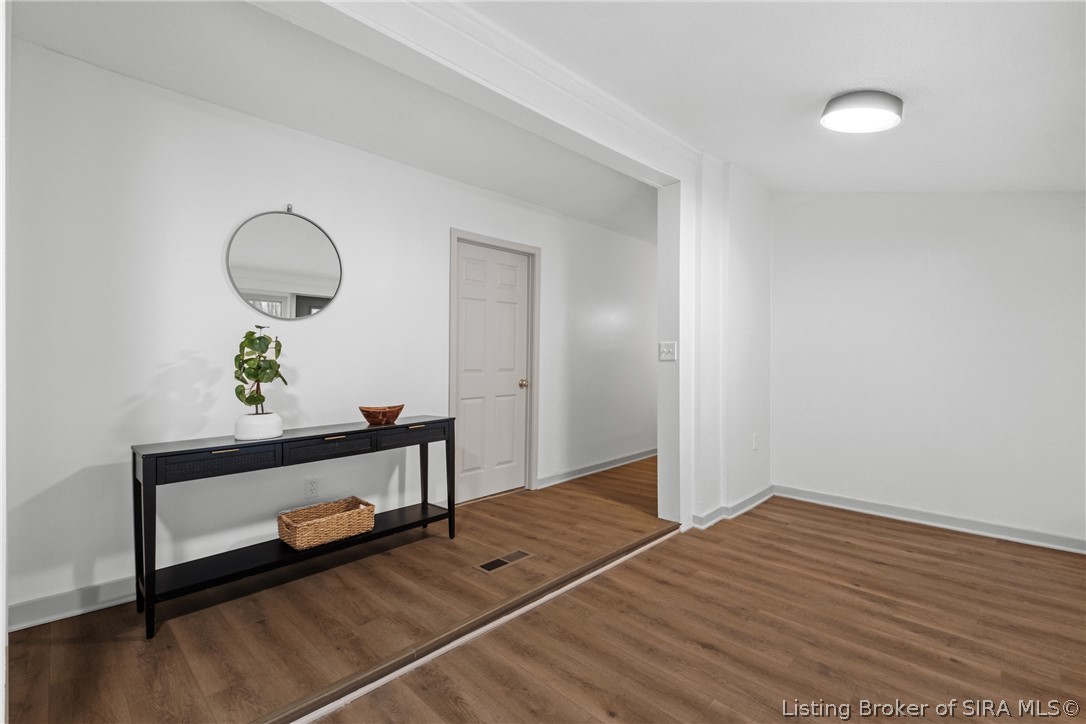 155 Jackson Street New Albany, IN 47150 - Photo 3 of 28 Foyer