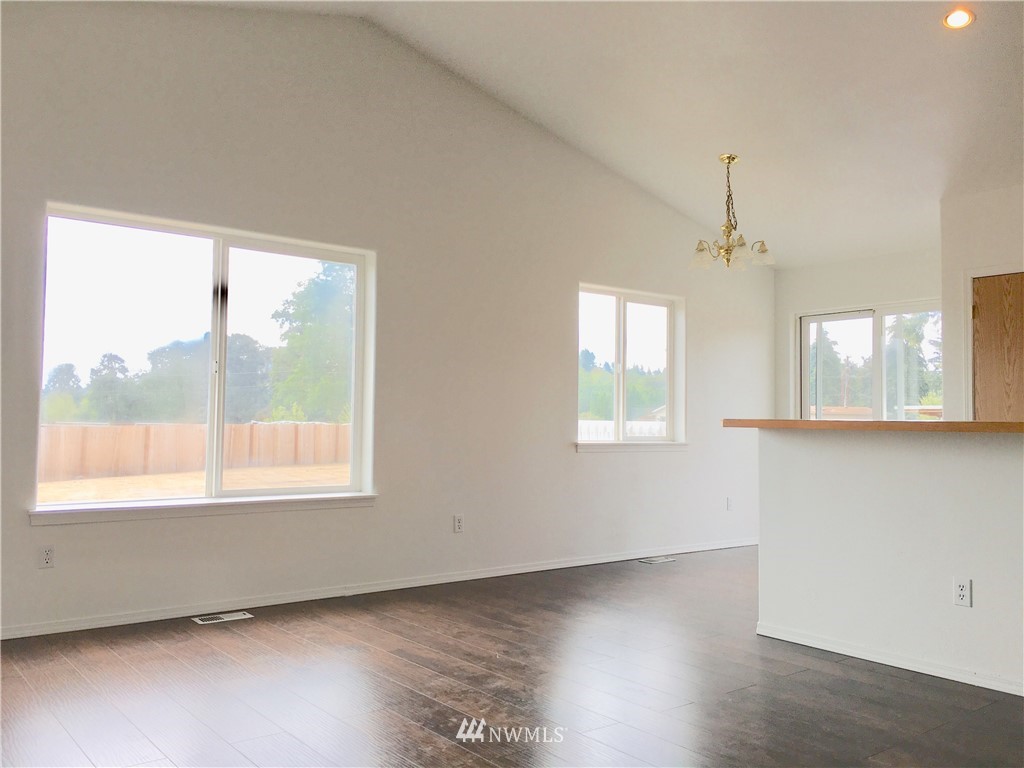 19931 Tahoma Circle Southwest Rochester, WA 98579 - Photo 4 of 22 Gallery Image 4
