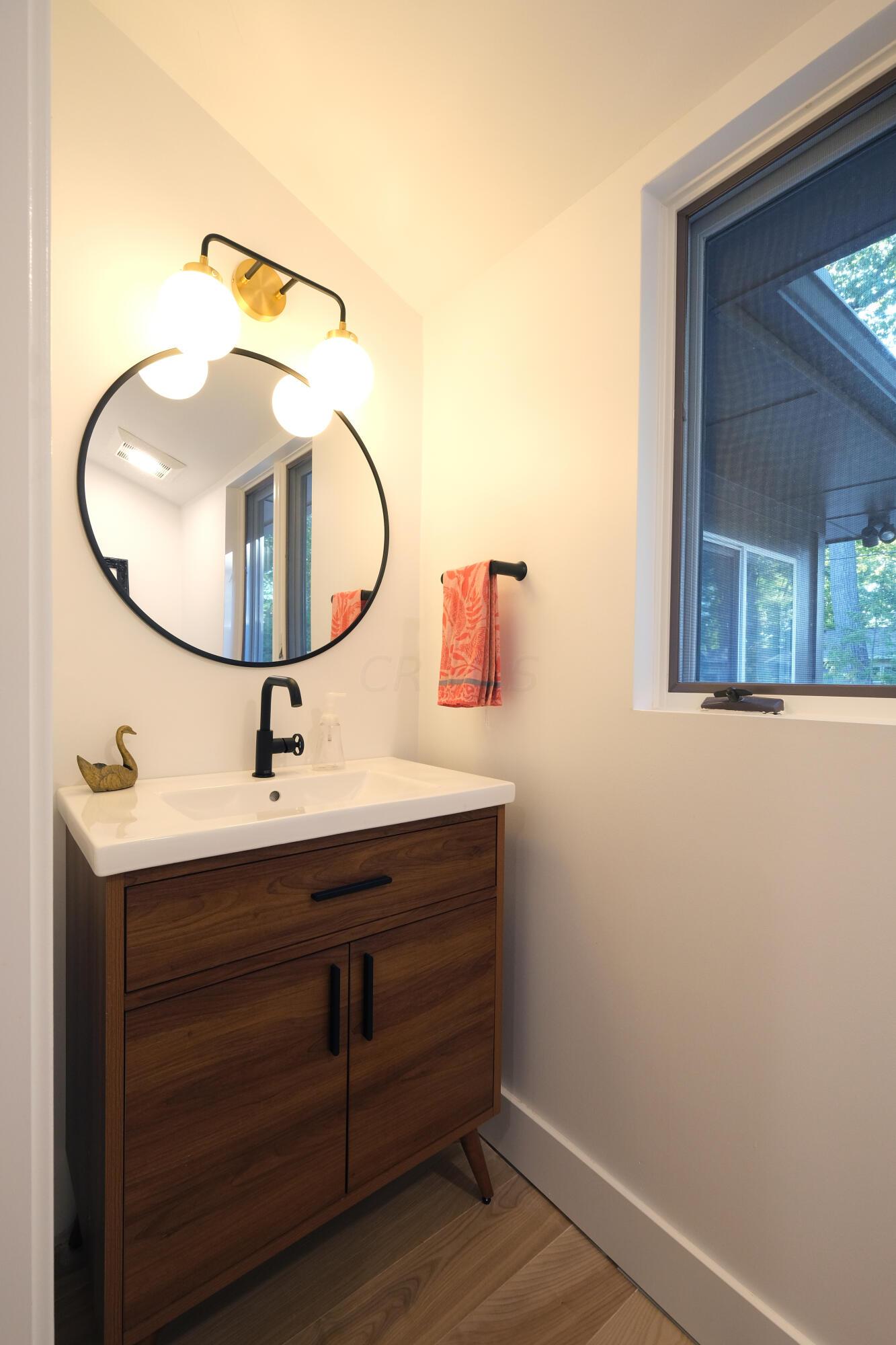 3049 Leeds Road Columbus, OH 43221 - Photo 11 of 16 Powder Room