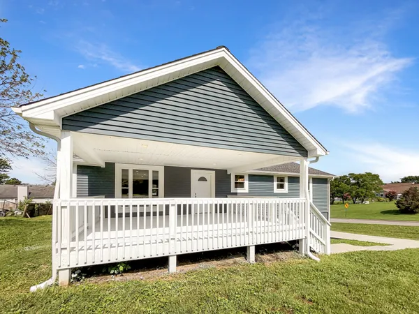 a view of a house with a backyard