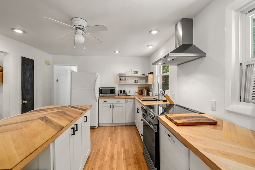 23 Ferncroft Road Shrewsbury, MA 01545 - Photo 26 of 30 Gallery Image 26