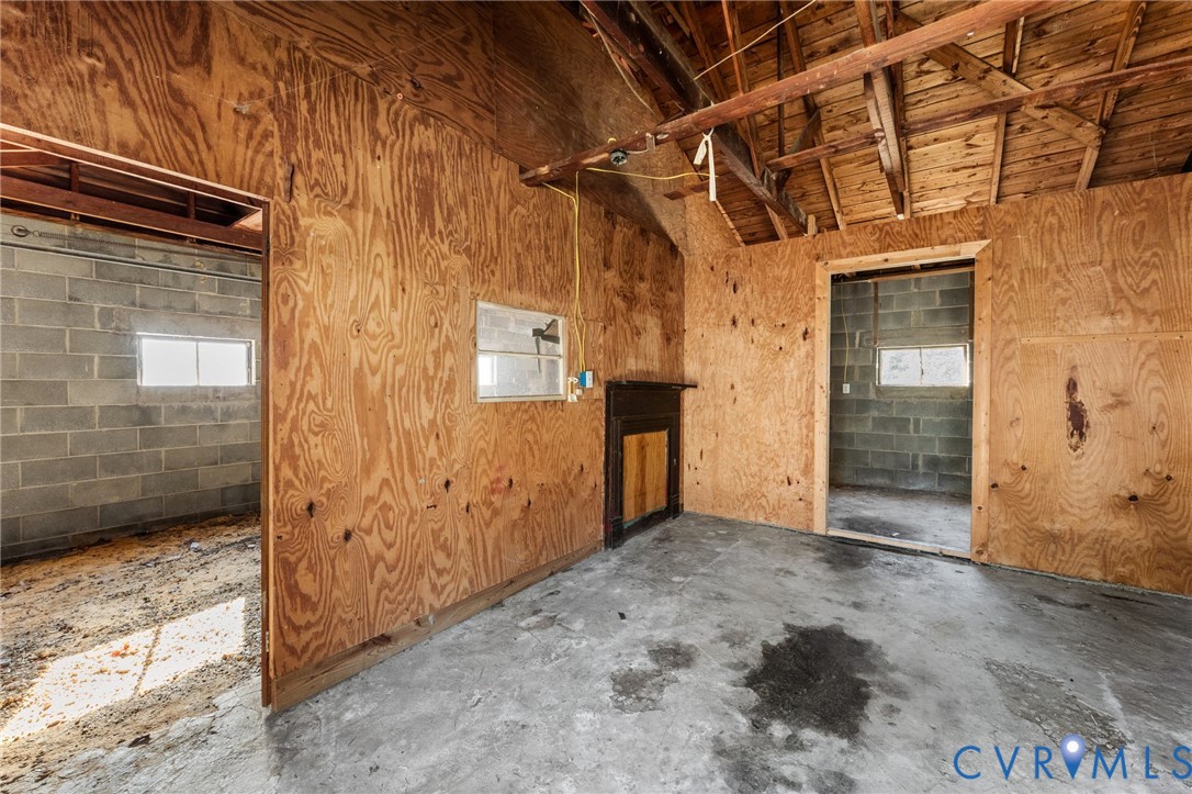 19161 Hollowing Creek Road Beaverdam, VA 23015 - Photo 13 of 27 a view of a small room