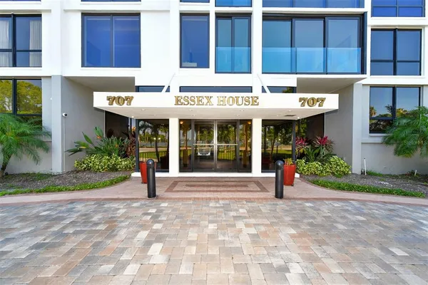 $5,500 | 707 South Gulfstream Avenue, Unit 807, Sarasota, FL 34236