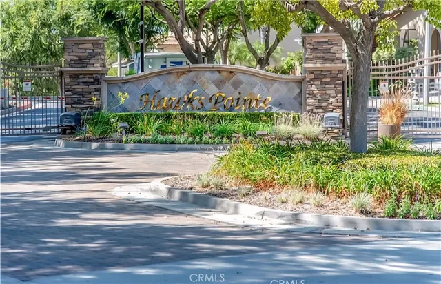 a view of a house with backyard and plants