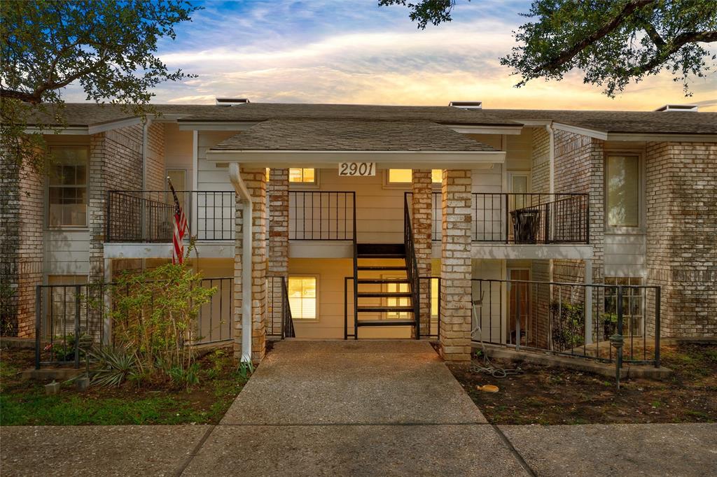 2901 Lake Shore Drive, Unit 405 Waco, TX 76708 - Photo 2 of 31 a view of entryway of the house