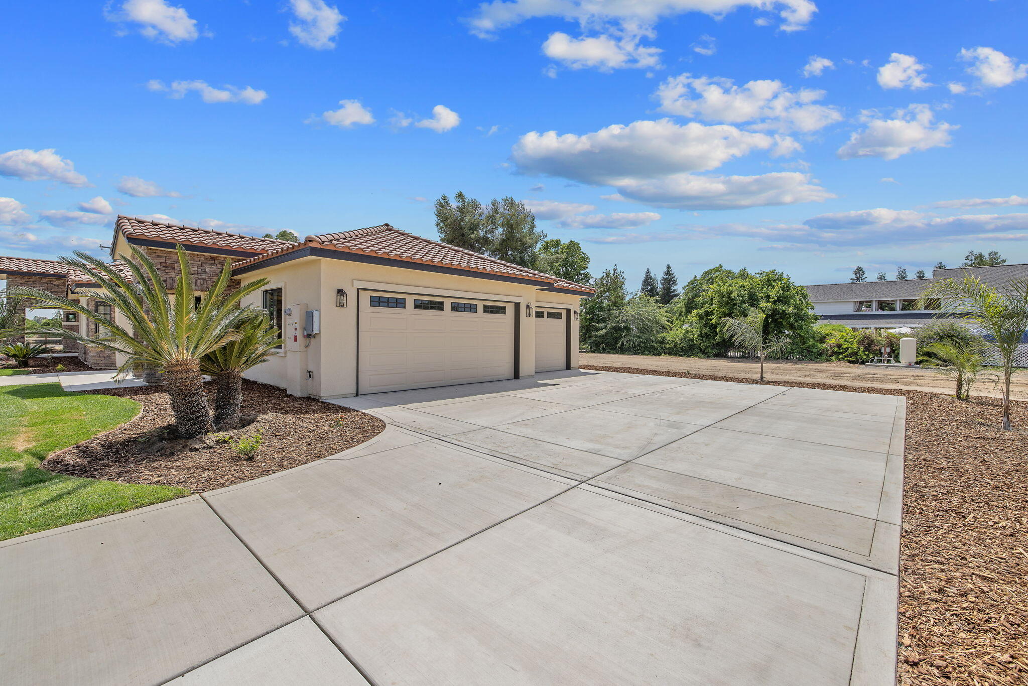 503 East Palm Street Exeter, CA 93221 - Photo 5 of 92 a view of a house with a garden