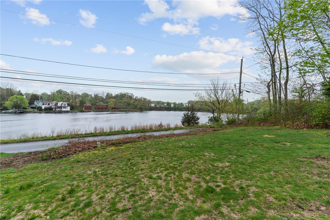 376 Arnolds Neck Drive Warwick, RI 02886 - Photo 1 of 20