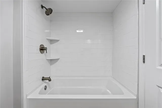 $1,600 | 376 Arnolds Neck Drive, Warwick, RI 02886