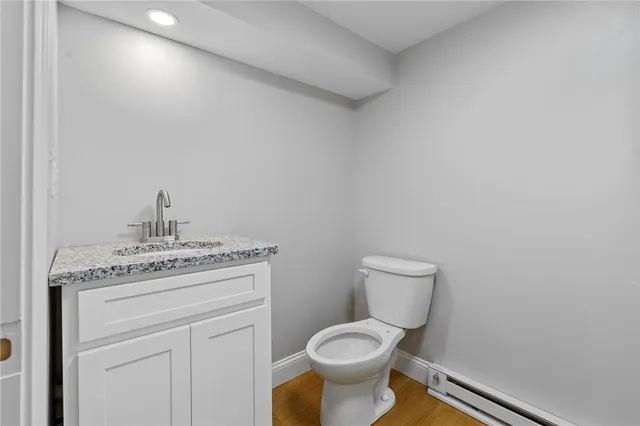 $1,600 | 376 Arnolds Neck Drive, Warwick, RI 02886