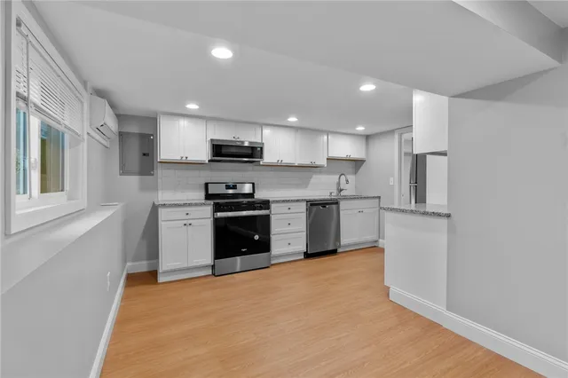 $1,600 | 376 Arnolds Neck Drive, Warwick, RI 02886