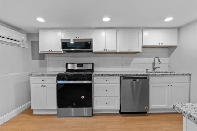 $1,600 | 376 Arnolds Neck Drive, Warwick, RI 02886