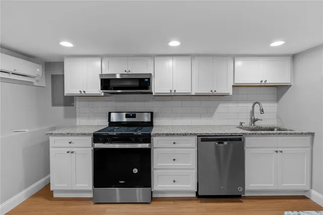 $1,600 | 376 Arnolds Neck Drive, Warwick, RI 02886