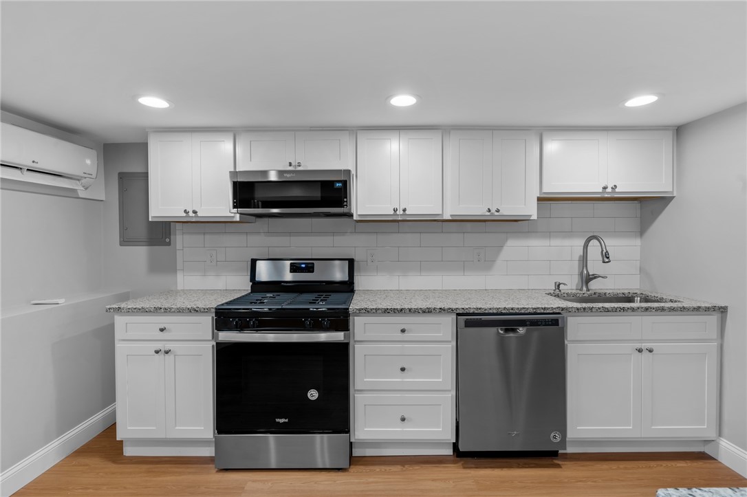 376 Arnolds Neck Drive Warwick, RI 02886 - Photo 5 of 20