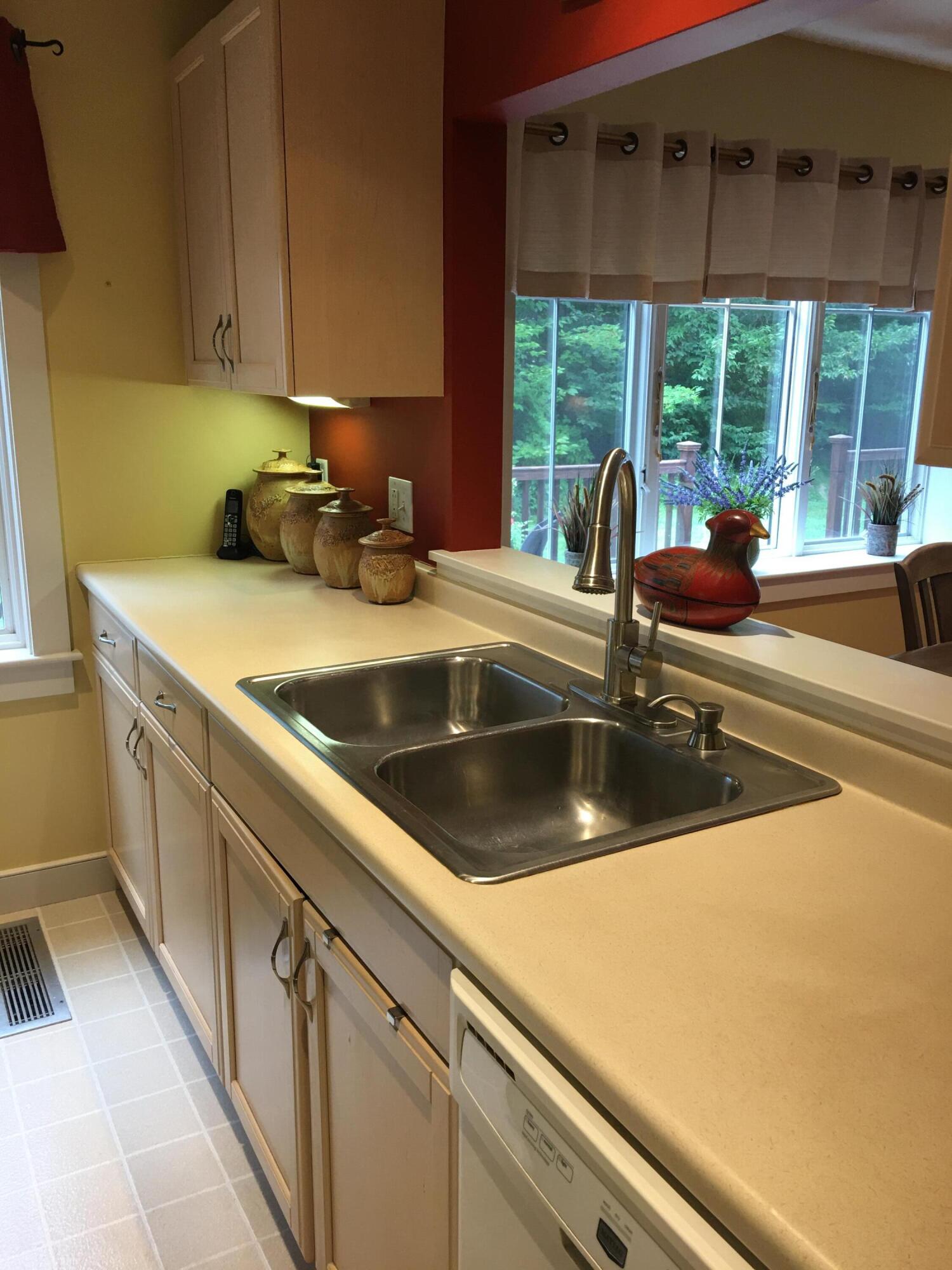 28 Springbrook Drive, Unit D Belfast, ME 04915 - Photo 10 of 41 IMG-1526