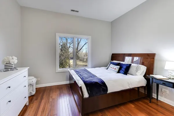 $1,049,000 | 2619 North Wildwood Lane, Deerfield, IL 60015