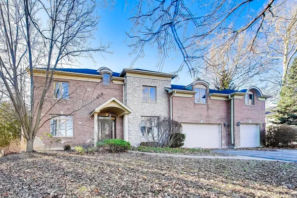 $1,049,000 | 2619 North Wildwood Lane, Deerfield, IL 60015