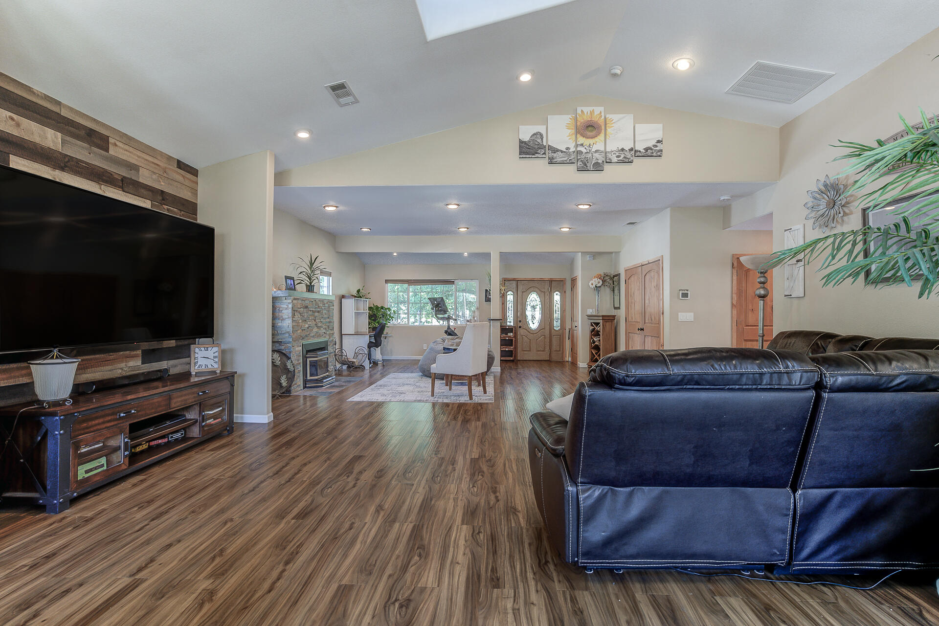 19947 Union School Road Redding, CA 96003 - Photo 24 of 50 Great Flooring throughout