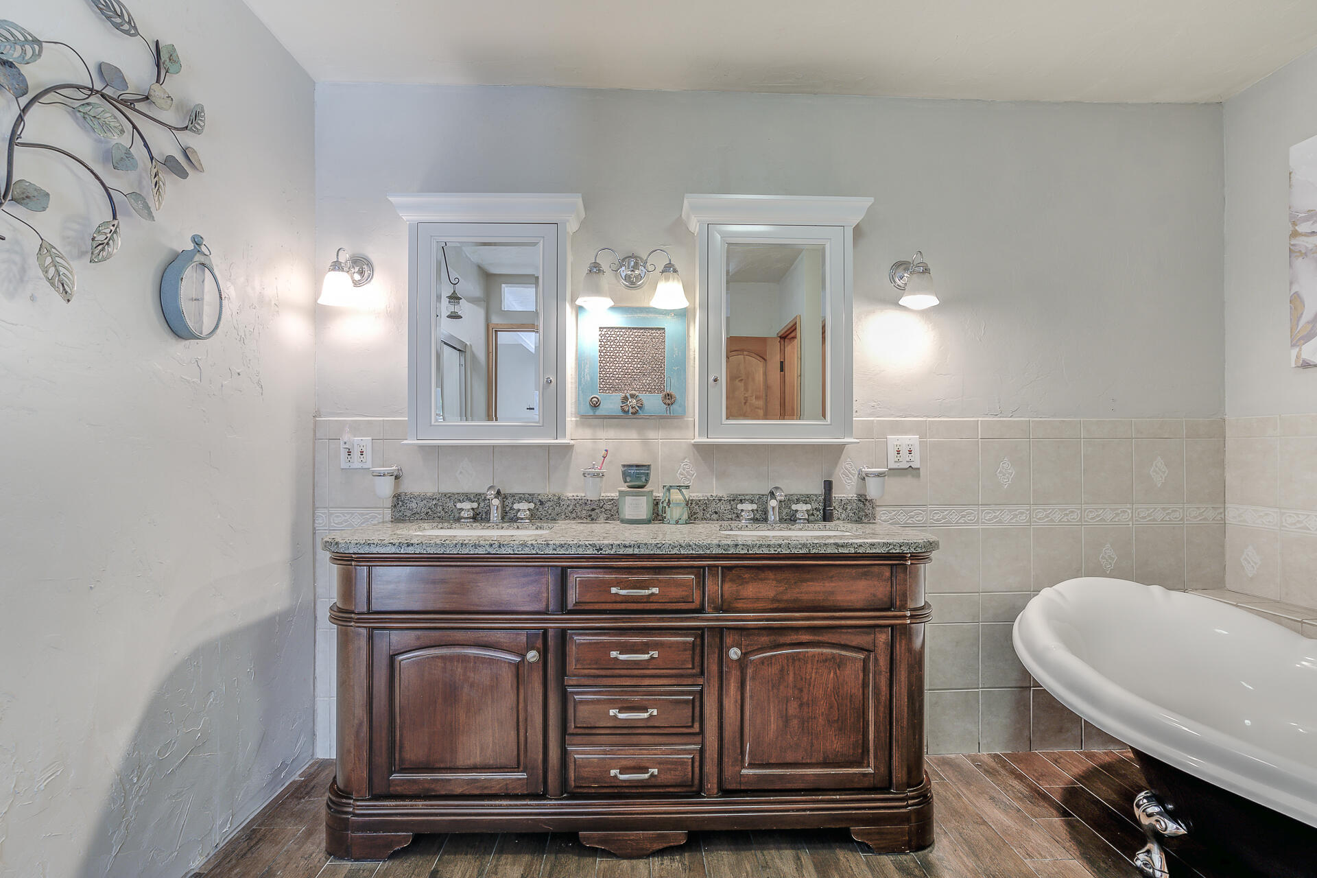 19947 Union School Road Redding, CA 96003 - Photo 32 of 50 Master Bathroom Garden Tub
