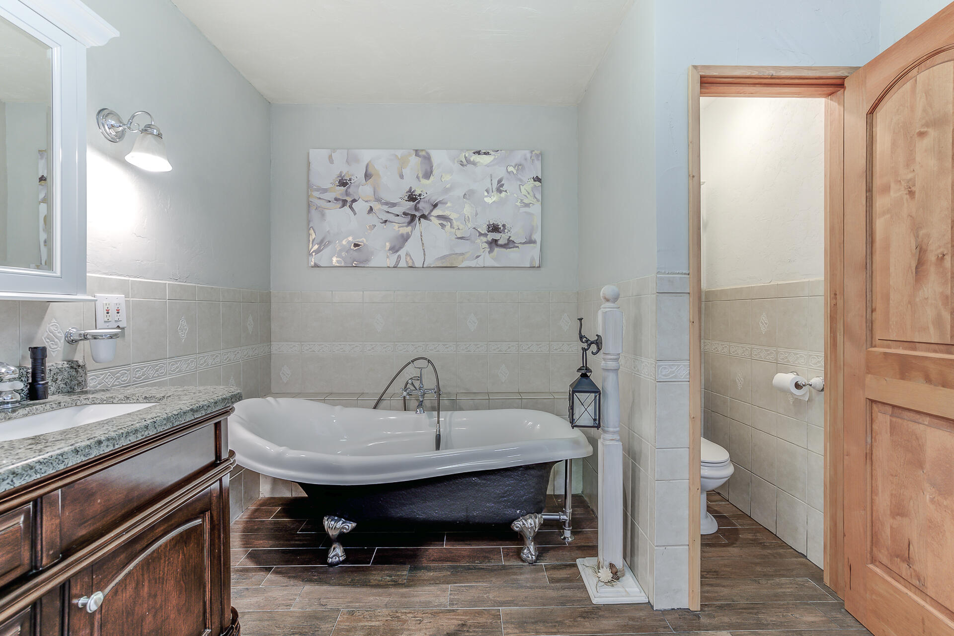 19947 Union School Road Redding, CA 96003 - Photo 33 of 50 Master Bath Tub
