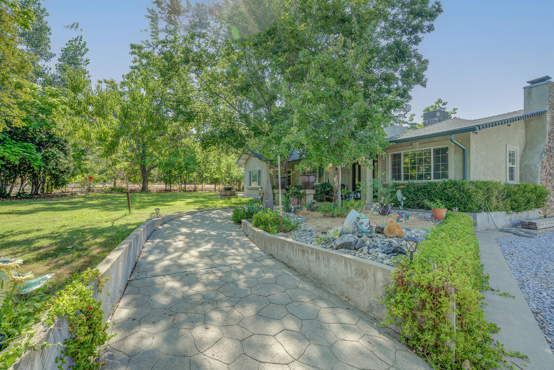 19947 Union School Road Redding, CA 96003 - Photo 4 of 50 Walkway to Front Door