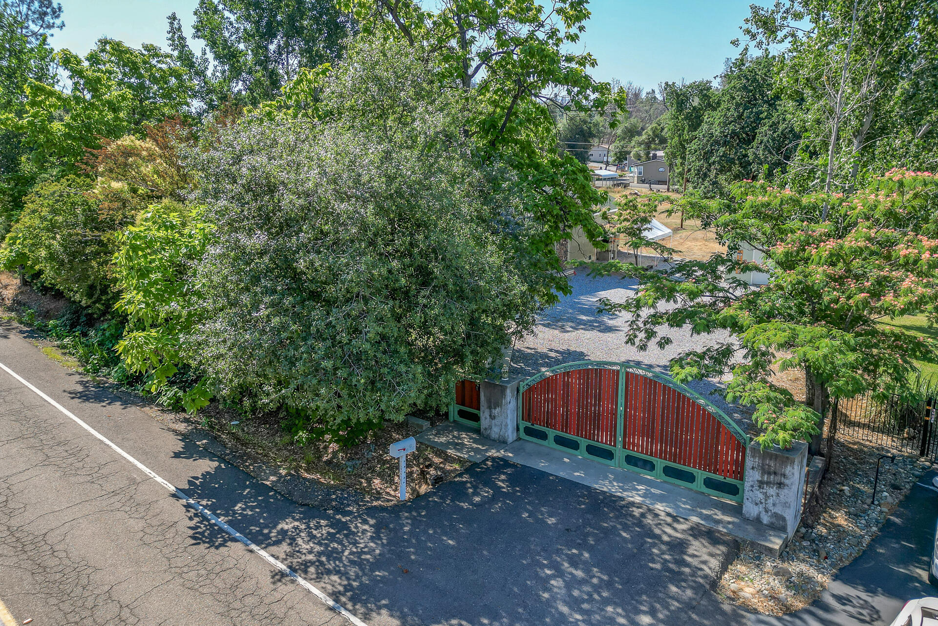 19947 Union School Road Redding, CA 96003 - Photo 43 of 50 Front Gate Entry