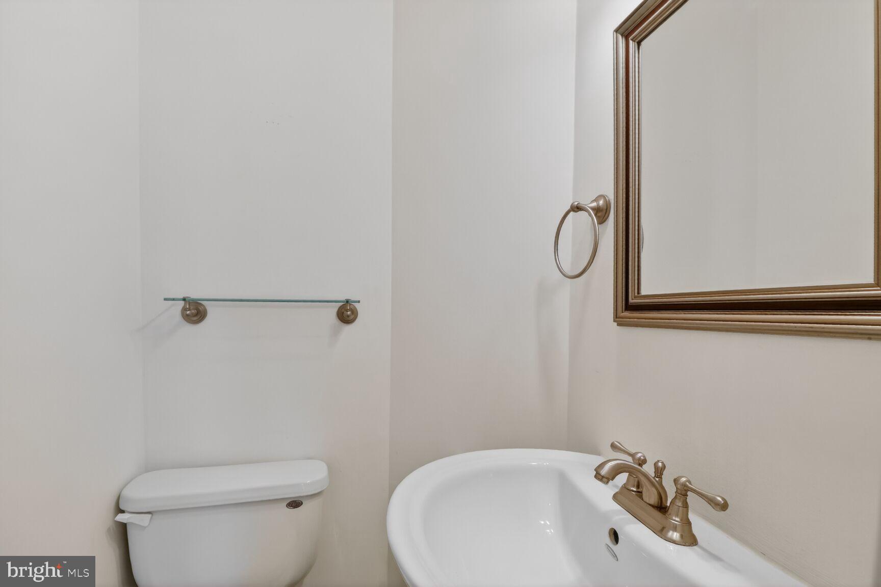 1600 Jackson Street Baltimore, MD 21230 - Photo 15 of 43 Half-Bath