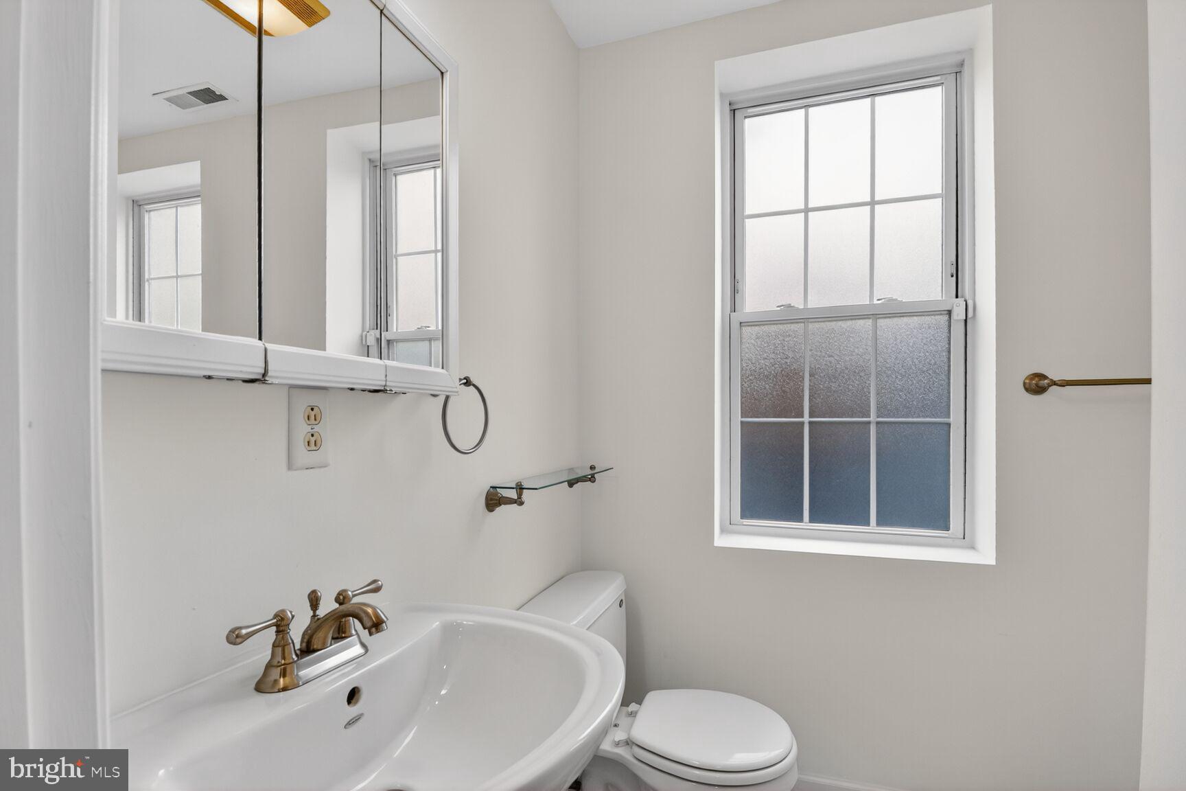 1600 Jackson Street Baltimore, MD 21230 - Photo 27 of 43 Hall Full Bath