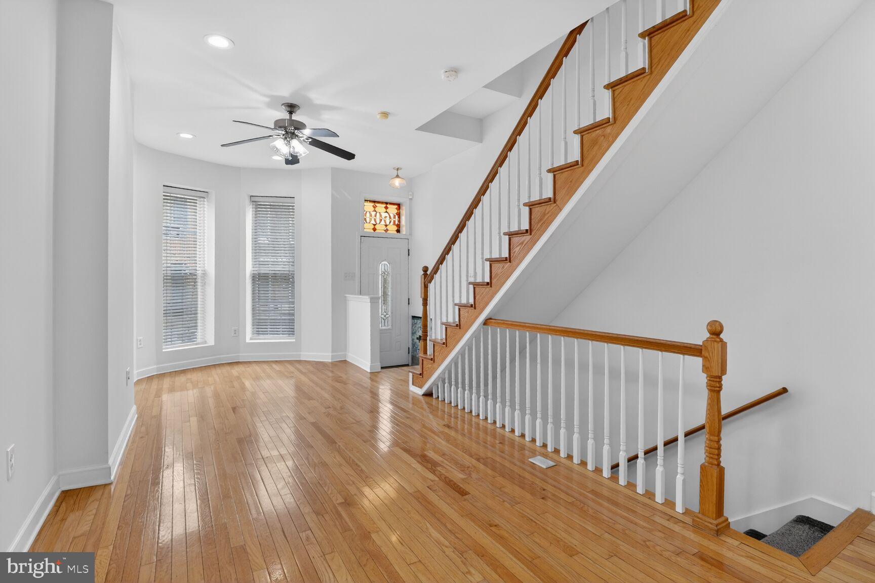 1600 Jackson Street Baltimore, MD 21230 - Photo 4 of 43 Living Room