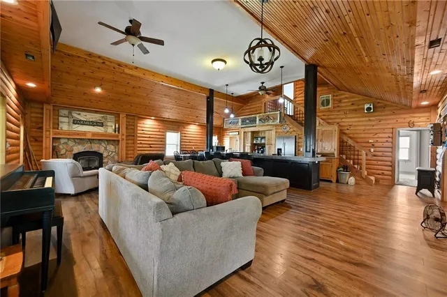 $1,900,000 | 2105 Northeast 315 Pvt Road, Osceola, MO 64776