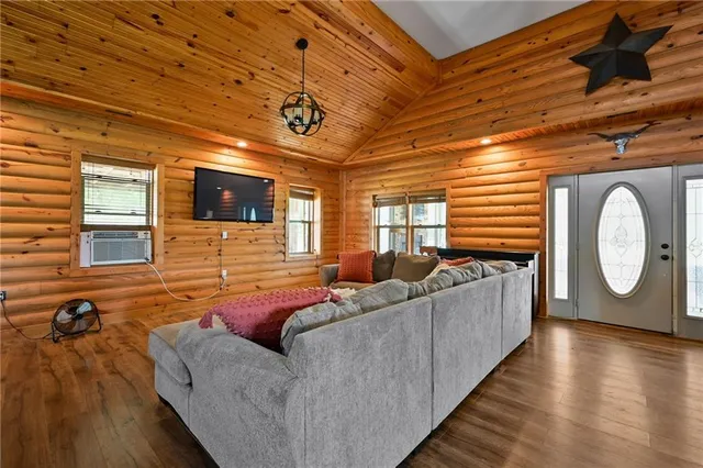 $1,900,000 | 2105 Northeast 315 Pvt Road, Osceola, MO 64776