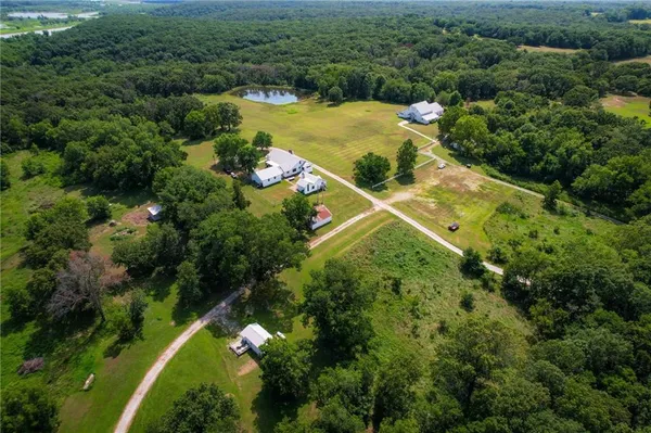 $1,900,000 | 2105 Northeast 315 Pvt Road, Osceola, MO 64776