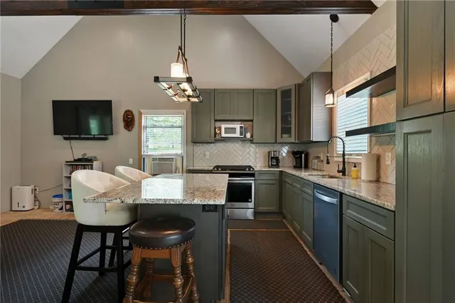 $1,900,000 | 2105 Northeast 315 Pvt Road, Osceola, MO 64776