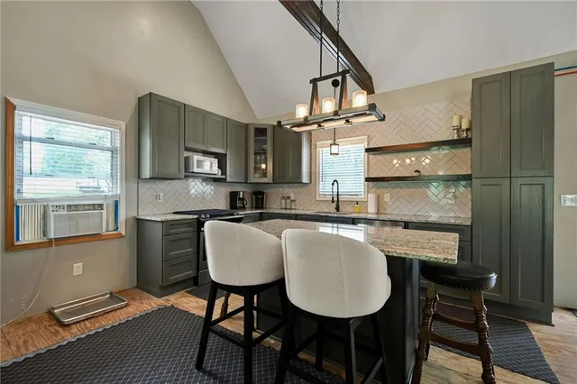 $1,900,000 | 2105 Northeast 315 Pvt Road, Osceola, MO 64776