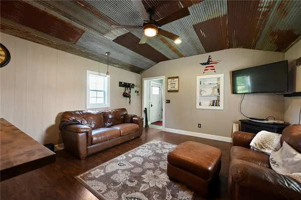 $1,900,000 | 2105 Northeast 315 Pvt Road, Osceola, MO 64776
