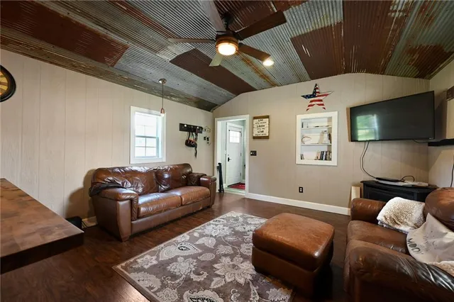 $1,900,000 | 2105 Northeast 315 Pvt Road, Osceola, MO 64776