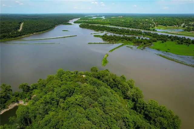 $1,900,000 | 2105 Northeast 315 Pvt Road, Osceola, MO 64776