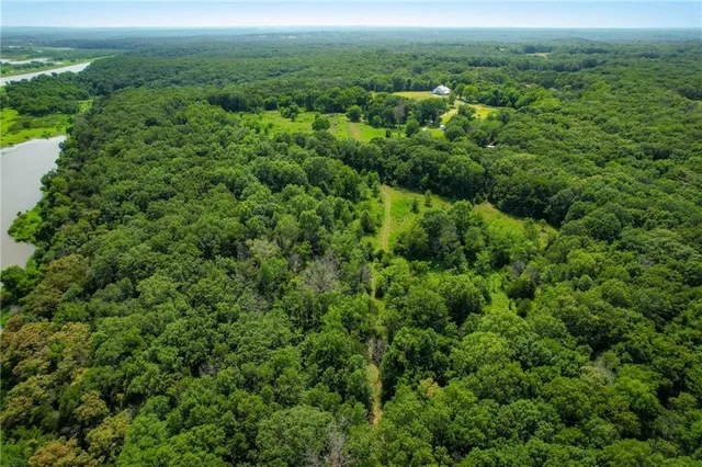 $1,900,000 | 2105 Northeast 315 Pvt Road, Osceola, MO 64776