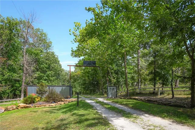 $1,900,000 | 2105 Northeast 315 Pvt Road, Osceola, MO 64776