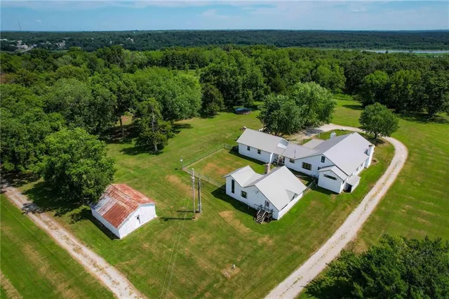 $1,900,000 | 2105 Northeast 315 Pvt Road, Osceola, MO 64776