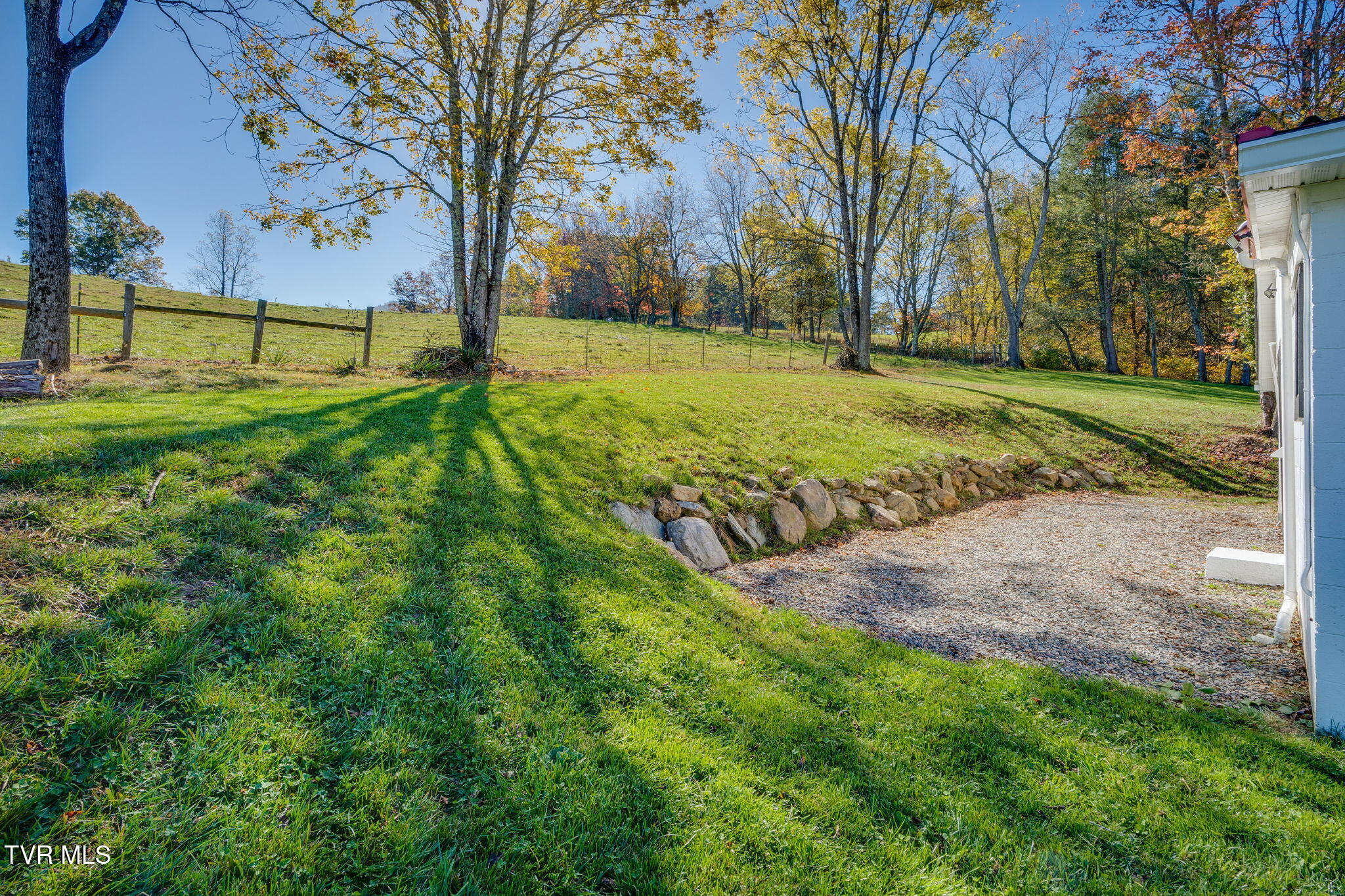 559 Robe Shull Road Mountain City, TN 37683 - Photo 16 of 28 019