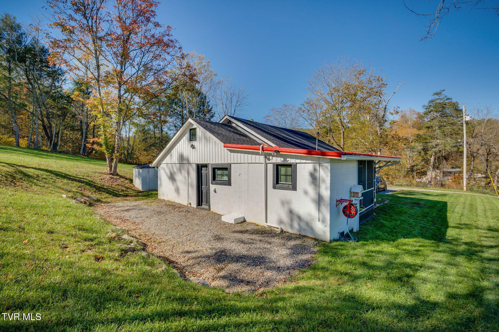 559 Robe Shull Road Mountain City, TN 37683 - Photo 17 of 28 020