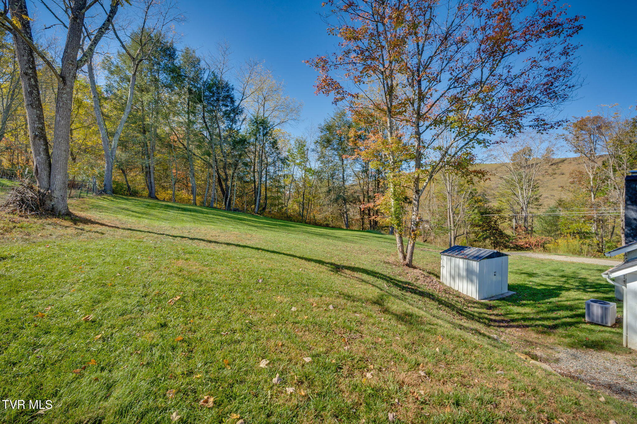 559 Robe Shull Road Mountain City, TN 37683 - Photo 20 of 28 023